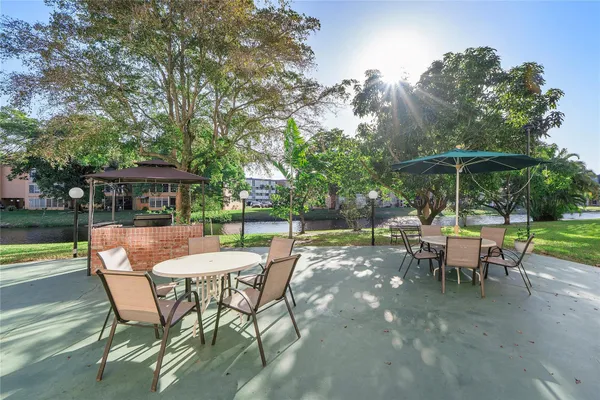 Property Slideshow image 2 of 19 | 2900 nw 47th ter apt 304, Lauderdale Lakes, FL, 33313