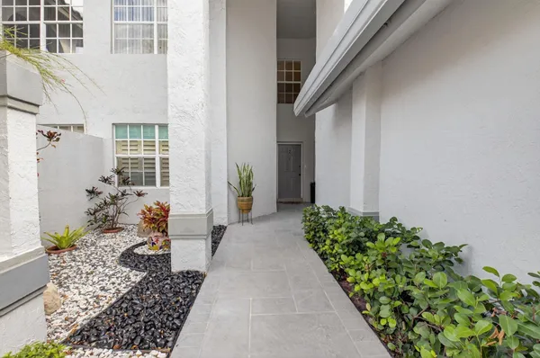 Property Slideshow image 3 of 25 | 11586 briarwood cir apt 4, Boynton Beach, FL, 33437