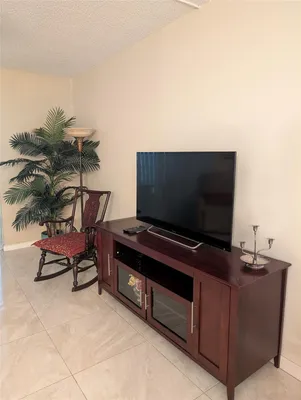 Property Slideshow image 3 of 21 | 1024 se 5th ave 308, Dania Beach, FL, 33004