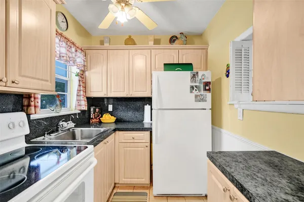 Property Slideshow image 3 of 33 | 2475 w golf blvd 244, Pompano Beach, FL, 33064