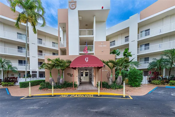 Property Slideshow image 3 of 30 | 7770 trent dr 302, Tamarac, FL, 33321