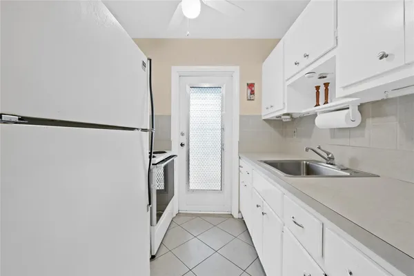 Property Slideshow image 2 of 23 | 2750 w golf blvd 233, Pompano Beach, FL, 33064