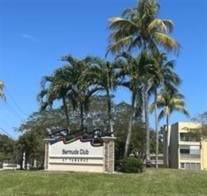 Property Slideshow image 2 of 9 | 6001 nw 61st ave apt 110, Tamarac, FL, 33319