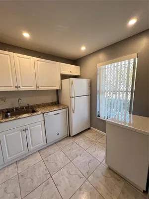 Property Slideshow image 3 of 9 | 6001 nw 61st ave apt 110, Tamarac, FL, 33319