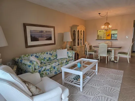 Property Slideshow image 2 of 26 | 1001 colony point cir 405, Pembroke Pines, FL, 33026