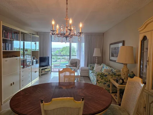 Property Slideshow image 3 of 26 | 1001 colony point cir 405, Pembroke Pines, FL, 33026