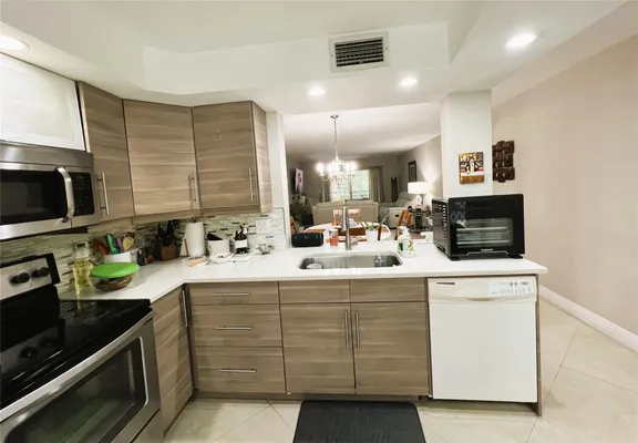 Property Slideshow image 2 of 38 | 3001 portofino isle e2, Coconut Creek, FL, 33066