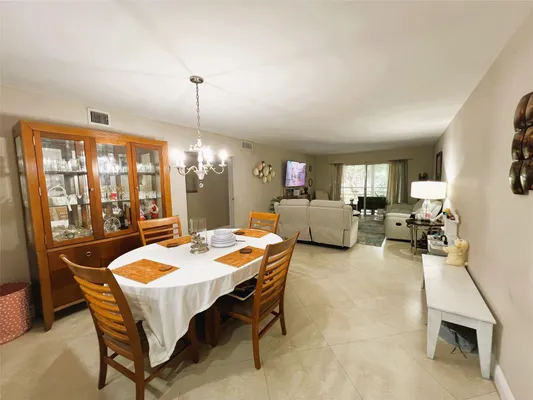 Property Slideshow image 3 of 38 | 3001 portofino isle e2, Coconut Creek, FL, 33066