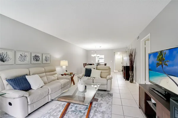 Property Slideshow image 3 of 23 | 300 s hollybrook dr 302, Pembroke Pines, FL, 33025