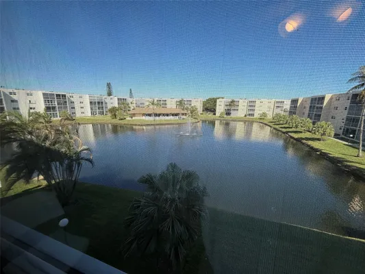 Property Slideshow image 2 of 28 | 425 se 11th ter 302, Dania Beach, FL, 33004