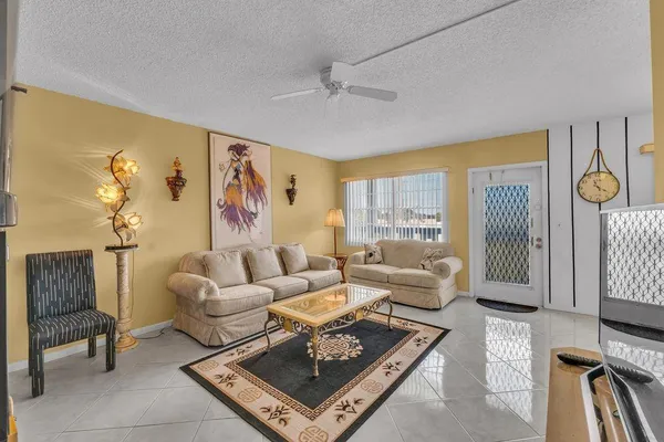 Property Slideshow image 3 of 36 | 4037 swansea b # 4037, Deerfield Beach, FL, 33442