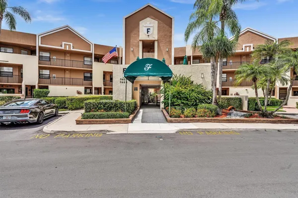 Property Slideshow image 2 of 81 | 7449 fairfax dr 211, Tamarac, FL, 33321