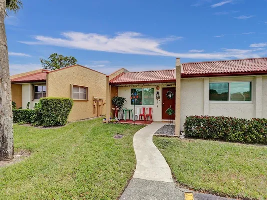 Property Slideshow image 2 of 39 | 138 lake barbara dr 138, West Palm Beach, FL, 33411
