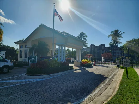 Property Slideshow image 3 of 28 | 7727 southampton ter 205, Tamarac, FL, 33321