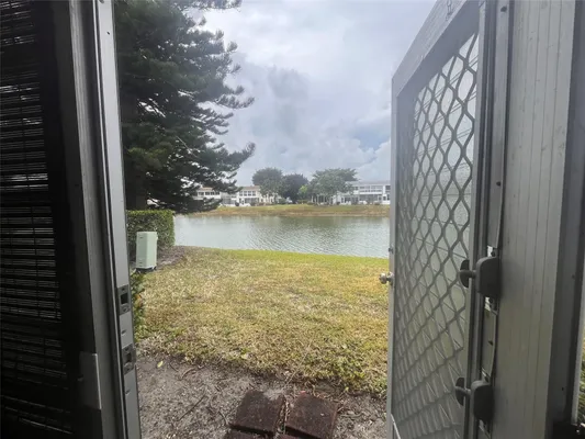 Property Slideshow image 3 of 4 | 102 somerset f # 102, West Palm Beach, FL, 33417