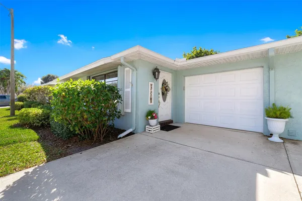 Property Slideshow image 2 of 25 | 9955 orchid tree trl a, Boynton Beach, FL, 33436