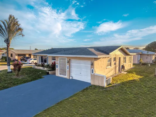 Property Slideshow image 3 of 24 | 4806 nw 49 dr, Tamarac, FL, 33319