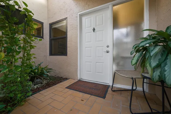 Property Slideshow image 3 of 36 | 8290 springlake dr, Boca Raton, FL, 33496