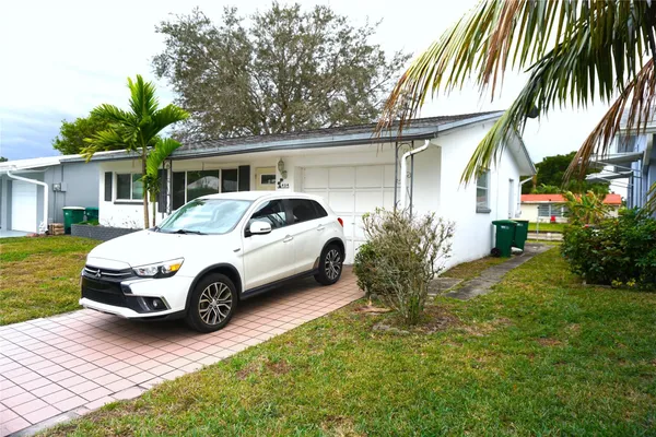 Property Slideshow image 2 of 42 | 4314 nw 47th st, Tamarac, FL, 33319