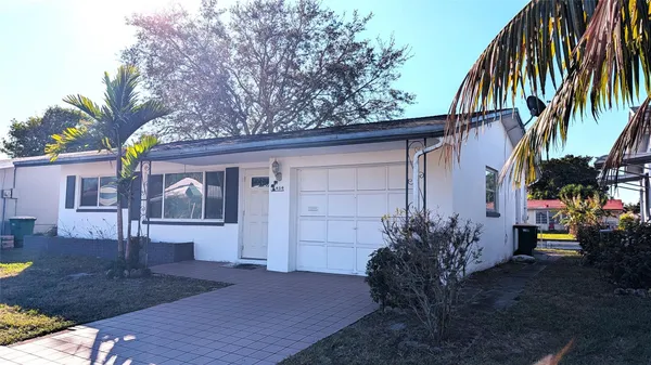 Property Slideshow image 3 of 42 | 4314 nw 47th st, Tamarac, FL, 33319