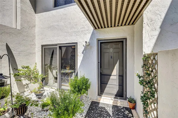 Property Slideshow image 3 of 20 | 9232 pecky cypress ln 2-d, Boca Raton, FL, 33428