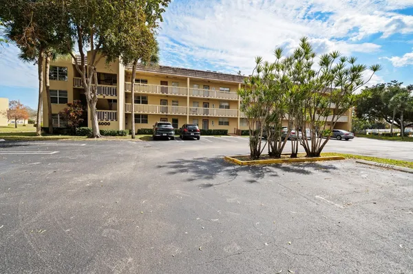 Property Slideshow image 2 of 26 | 6000 nw 64th ave 303, Fort Lauderdale, FL, 33319