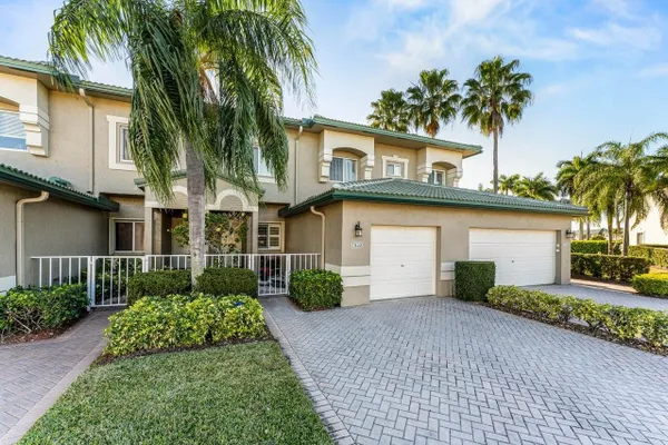 Property Slideshow image 2 of 44 | 7832 exeter blvd 102, Tamarac, FL, 33321