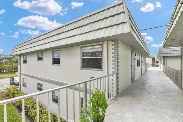 Property Slideshow image 2 of 39 | 220 flanders e # 220, Delray Beach, FL, 33484