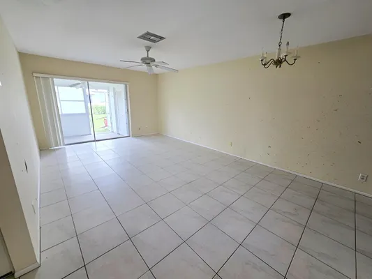 Property Slideshow image 3 of 28 | 2950 crosley dr i, West Palm Beach, FL, 33415