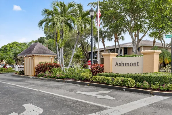 Property Slideshow image 2 of 40 | 7711 ashmont cir # 215, Tamarac, FL, 33321