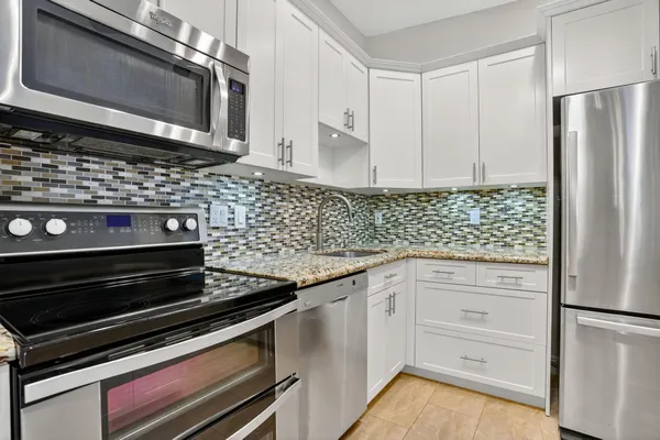 Property Slideshow image 2 of 48 | 7711 ashmont cir 215, Tamarac, FL, 33321