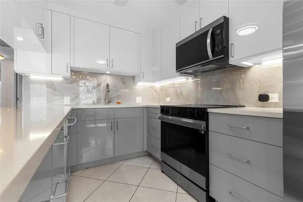 Property Slideshow image 3 of 41 | 2122 cambridge f # 2122, Deerfield Beach, FL, 33442