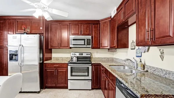 Property Slideshow image 3 of 50 | 1036 guildford b 1036, Boca Raton, FL, 33434