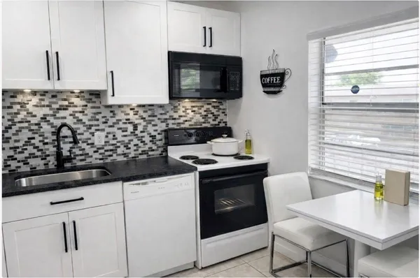 Property Slideshow image 2 of 19 | 7505 nw 5th pl apt 203, Margate, FL, 33063