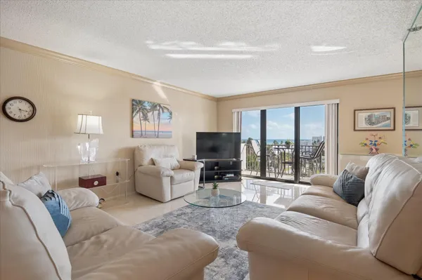 Property Slideshow image 2 of 23 | 1201 s ocean dr 704s, Hollywood, FL, 33019
