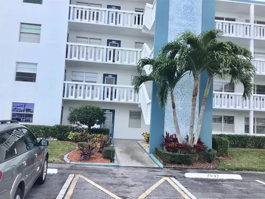 Property Slideshow image 3 of 34 | 2035 exeter b # 2035, Boca Raton, FL, 33434