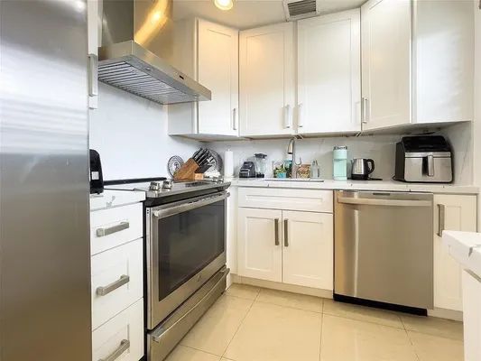 Property Slideshow image 2 of 12 | 301 oakridge q # 301, Deerfield Beach, FL, 33442