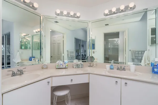 Property Slideshow image 3 of 47 | 7647 southampton ter 202, Tamarac, FL, 33321