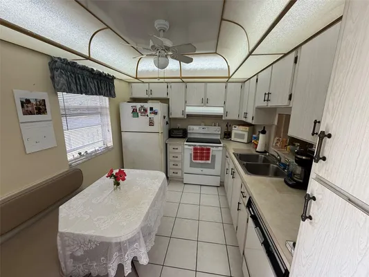 Property Slideshow image 3 of 33 | 425 se 11th ter 302, Dania Beach, FL, 33004