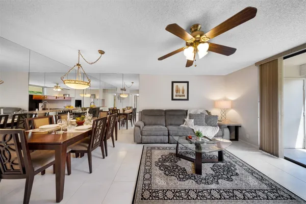 Property Slideshow image 3 of 24 | 5250 las verdes cir apt 317, Delray Beach, FL, 33484