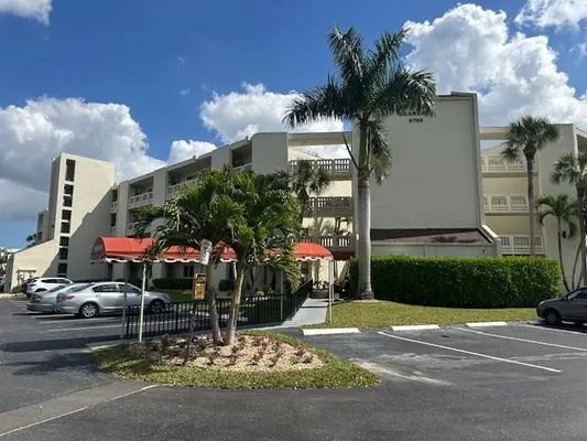 Property Slideshow image 3 of 8 | 6768 10th ave 115, Lake Worth, FL, 33467