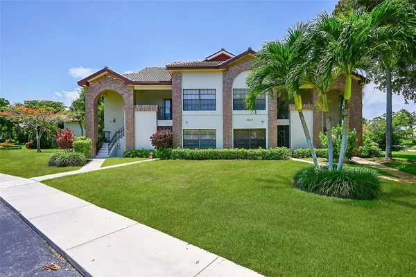 Property Slideshow image 2 of 56 | 8049 aberdeen dr 101, Boynton Beach, FL, 33472
