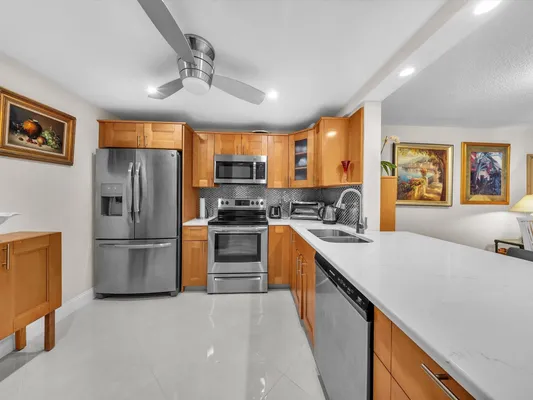 Property Slideshow image 2 of 24 | 2515 ne 1st ct 314, Boynton Beach, FL, 33435