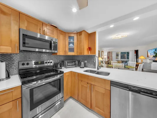 Property Slideshow image 3 of 24 | 2515 ne 1st ct 314, Boynton Beach, FL, 33435
