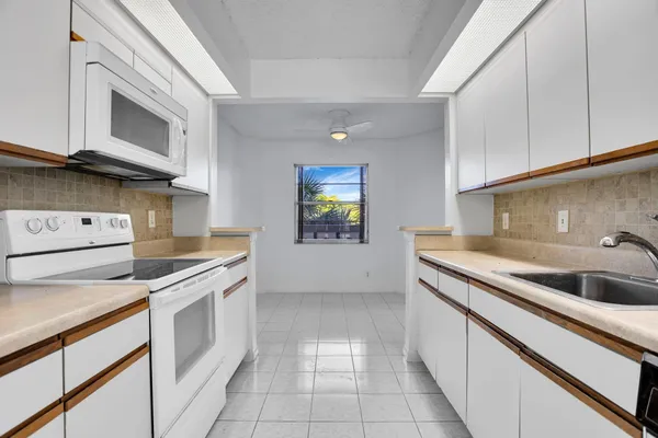 Property Slideshow image 3 of 35 | 1801 eleuthera pt g3, Coconut Creek, FL, 33066
