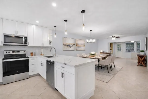 Property Slideshow image 3 of 28 | 393 bennington ln 393, Lake Worth, FL, 33467