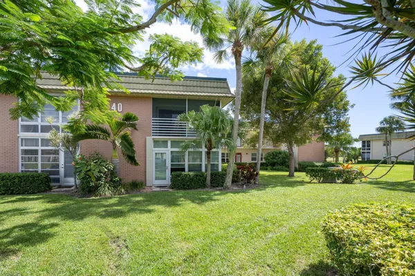 Property Slideshow image 2 of 42 | 40 vista gardens trl 201, Vero Beach, FL, 32962