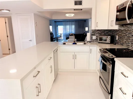 Property Slideshow image 3 of 10 | 23099 barwood ln 308, Boca Raton, FL, 33428