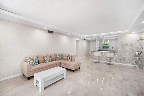 Property Slideshow image 2 of 29 | 2615 ne 3rd ct 220, Boynton Beach, FL, 33435