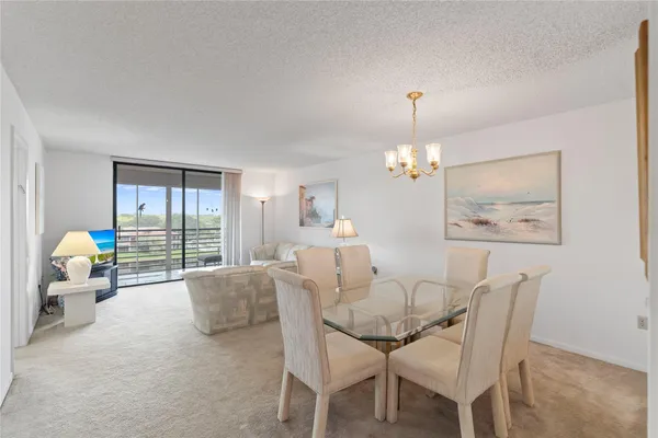 Property Slideshow image 2 of 38 | 900 colony point cir 511, Pembroke Pines, FL, 33026